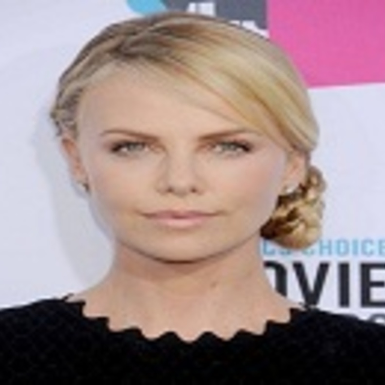 تشارليز ثيرون بمجوهرات  بلغاري 