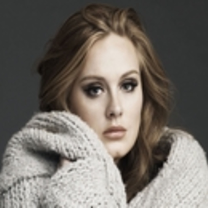 أديل تحاول إنقاذ حياتها الفنية بجراحة عاجلة