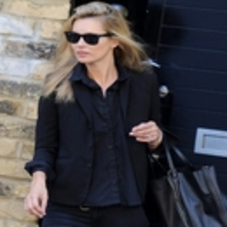 لماذا توقفت كايت موس عن استخدام مستحضرات التجميل؟