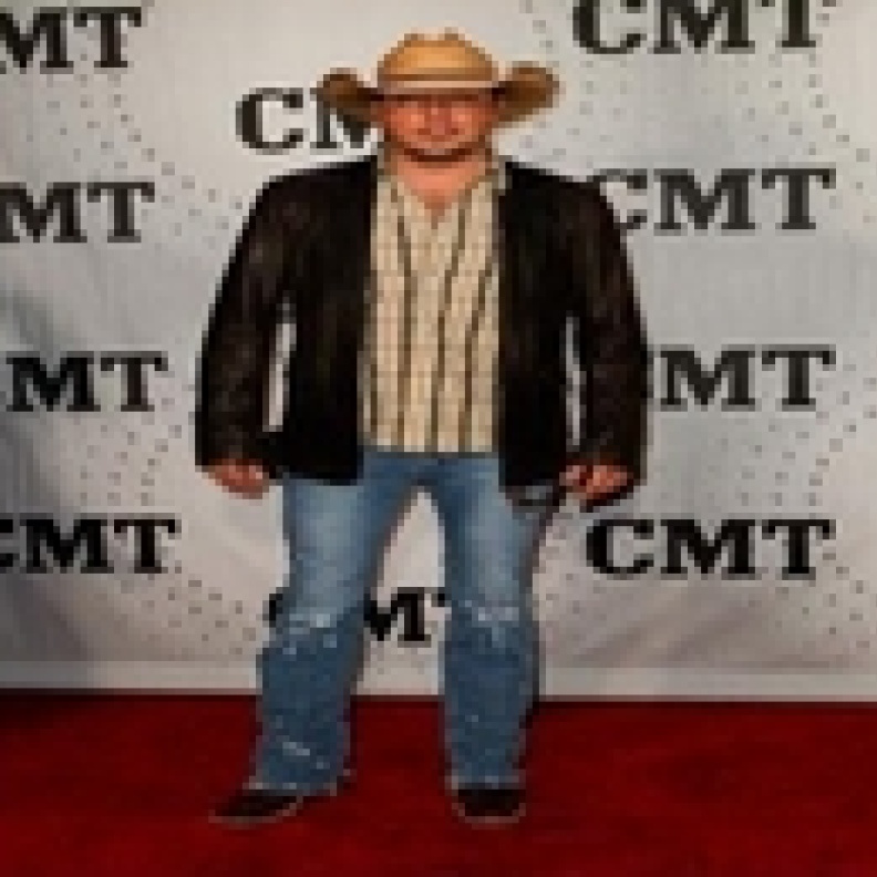 ألديان وتشيسيني يقومون بالغناء في حفل ACM