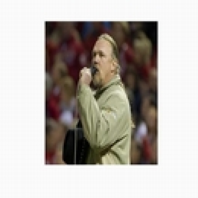 آدكنز يخطط لعمل &quot;أغاني وقصص&quot; في جولة غنائية جديدة