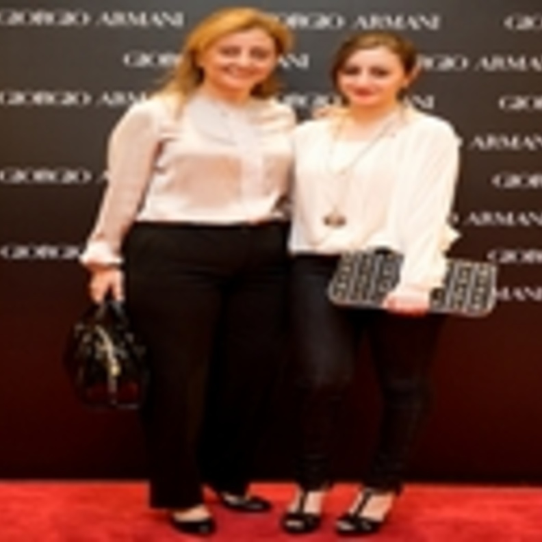  جورجو ارماني  تعرض تشكيلة حصرية من فساتين النجمات في  مول الإمارات 