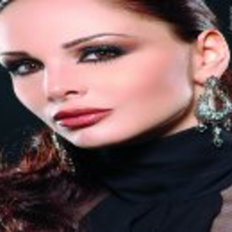 جويل بحلق: تصاميمي  تجعل المرأة نجمة المناسبة..والطبيعة ملهمتي في مجموعتي للعام 2012