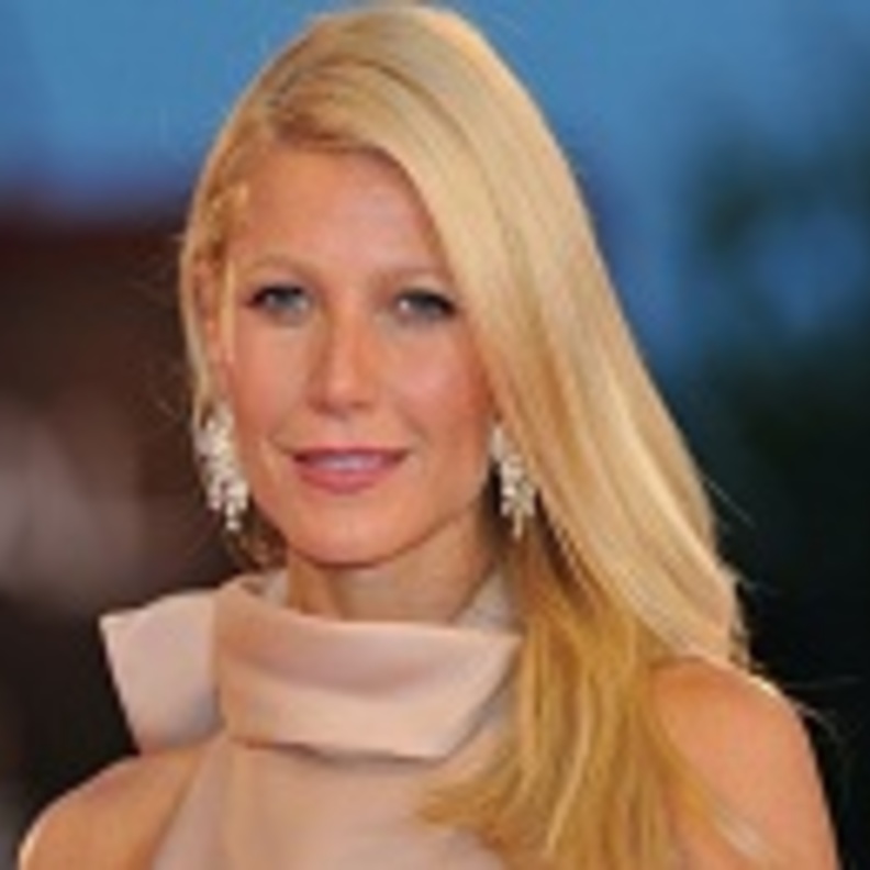 غوينيث بالترو تتزين  بأقراط من  Bulgari 