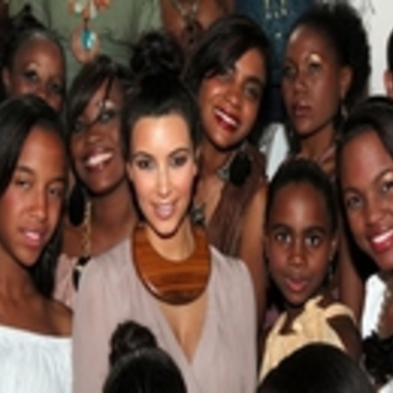 كيم كارداشيان تنضم إلى جورج كالوني وجوليا روبرتس في البعثة الإنسانية لهايتي