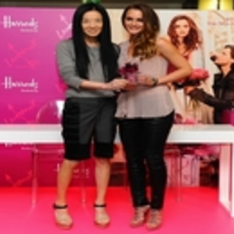 لايتون ميستير تقدم عطر ’لوف ستروك‘ الجديد من فيرا وانج