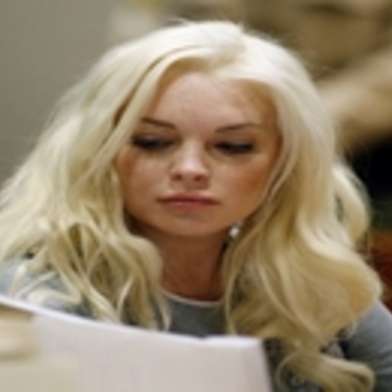 ليندسي لوهان تنتظر سماع أخبار سعيدة من القاضي