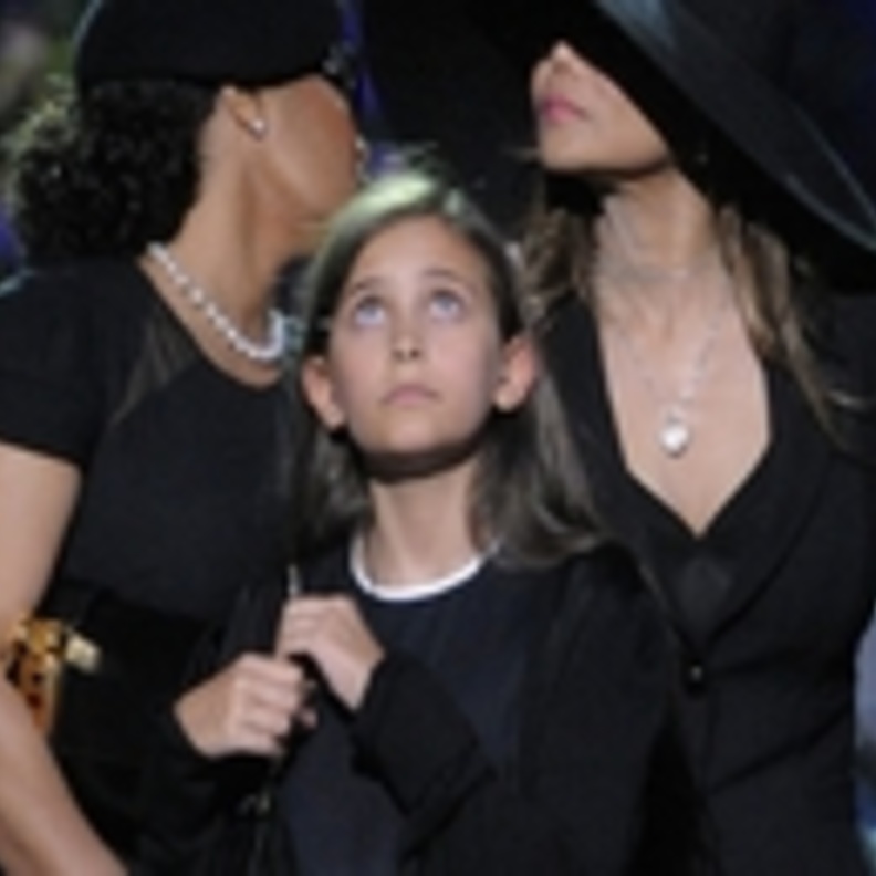 إبنة ملك البوب الراحل &quot;تعوم&quot; في بحر التمثيل