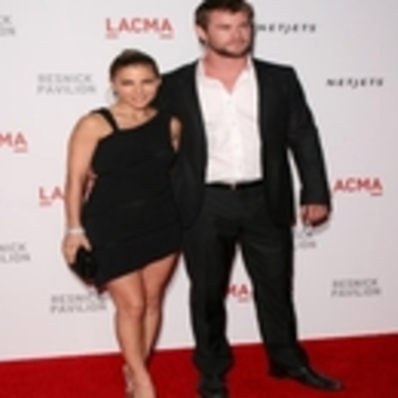 هيمس ورث والنجمة الأسباني باتاكي ينتظران أول مولود