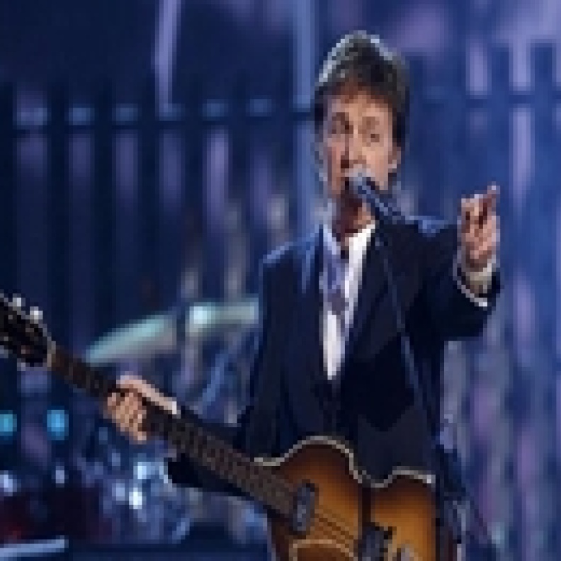 بول مكارتني يحيا حفل اليوبيل الماسي للملكة