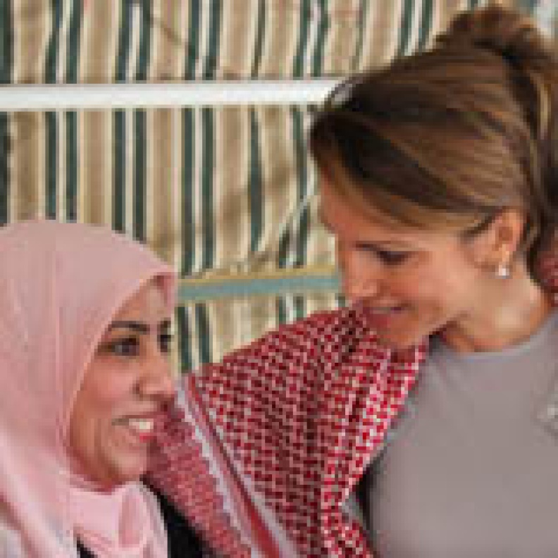 الملكة رانيا تشيد بعمل المرأة التطوعي