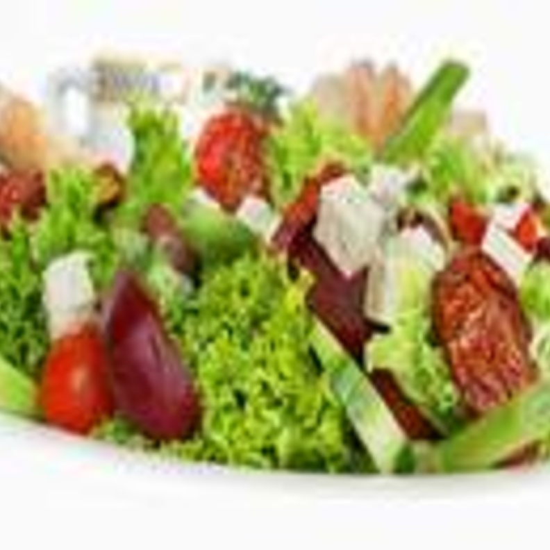 السلطة طبق أساسي على مائدة رمضان