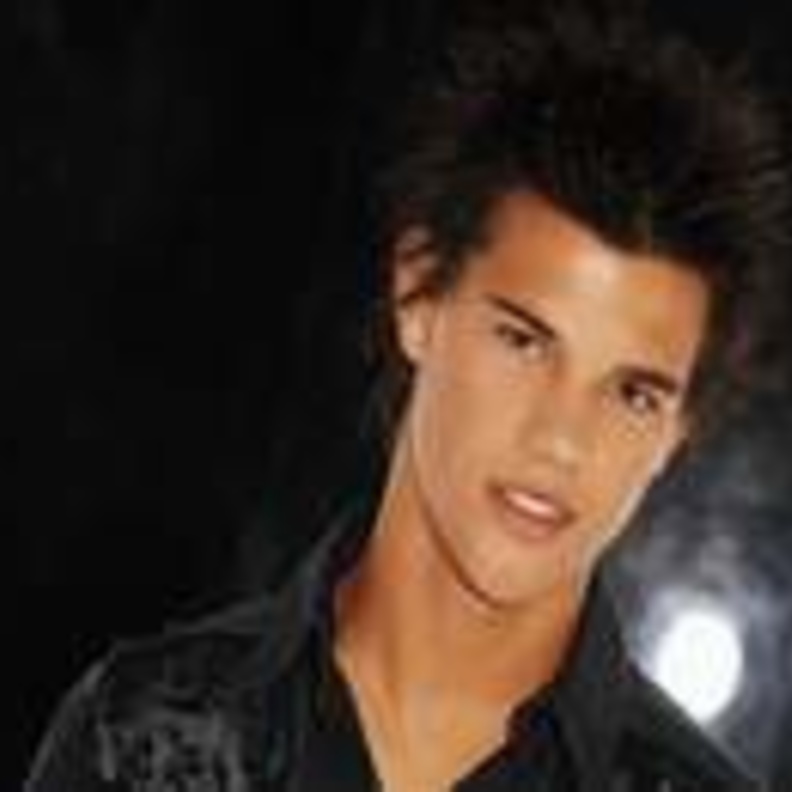 تايلر لوتنر يشتري مرسيدس بـ200 ألف دولار