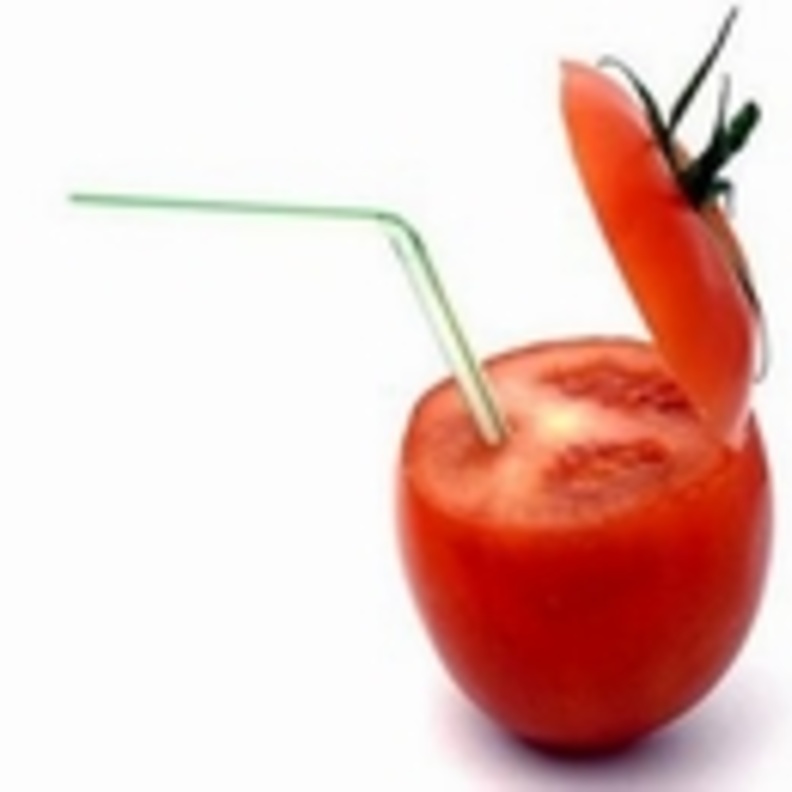 عصير الطماطم يحمي النساء من هشاشة العظام