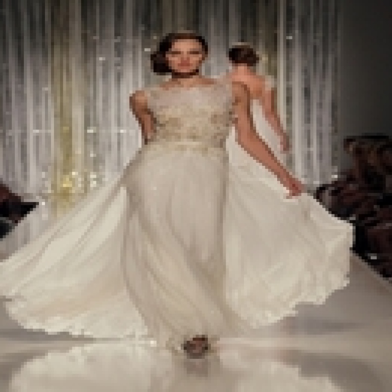 فستان زفاف يحاكي احلام العمر في مجموعة  لخريف-شتاء 2011-2012 للمصمم طوني وردZEN