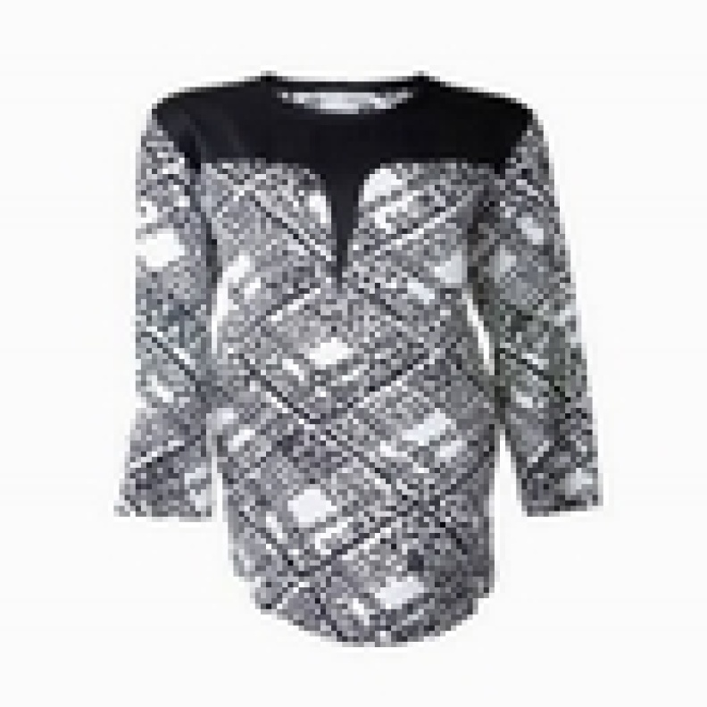  تألَقي بفستان من مجموعة إيف سان لوران