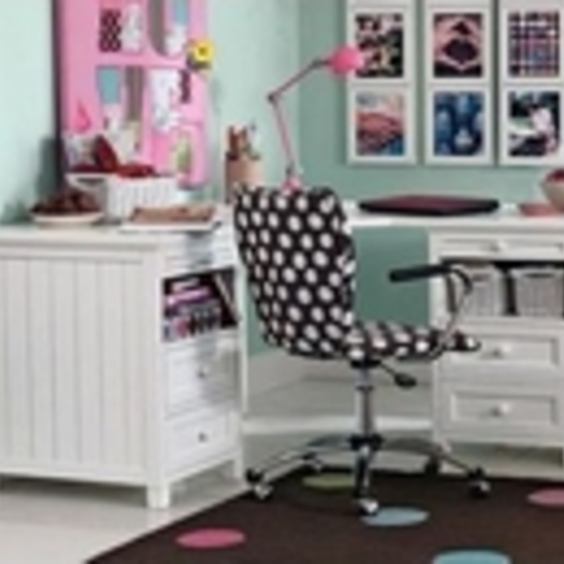 لجعل مكتبك محبب أكثر و أكثر أناقة، لما لا تستعملي بعض الإكسسوار؟ 