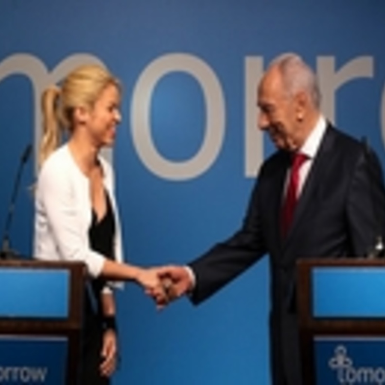 شاكيرا تدعو لاستخدام التعليم لتحقيق السلام