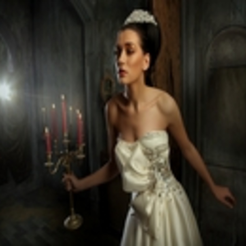 طوني يعقوب يبرز أنوثة العروس في  مجموعة Couture 2012