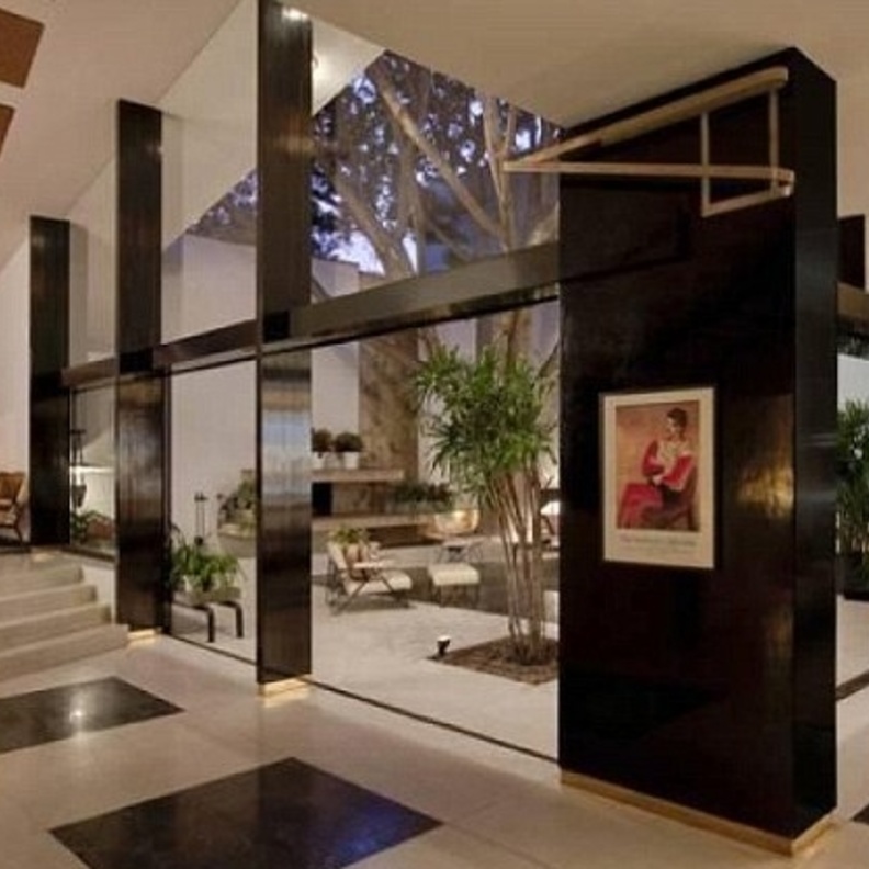 شون باركر يشتري قصر دي جينيريس بـ55 مليون دولار    