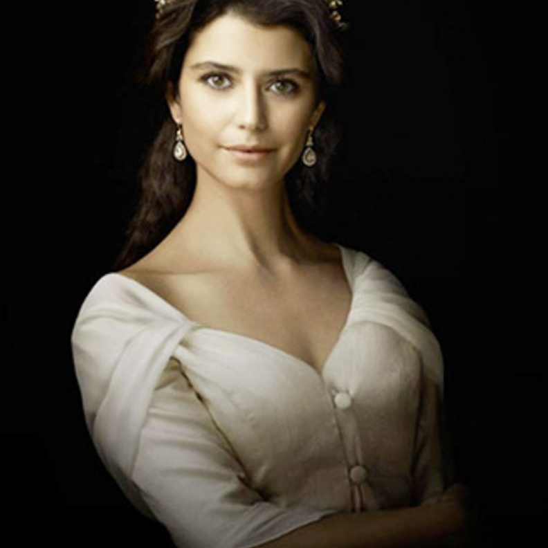 بيرين سات في دور السلطانة كوسيم