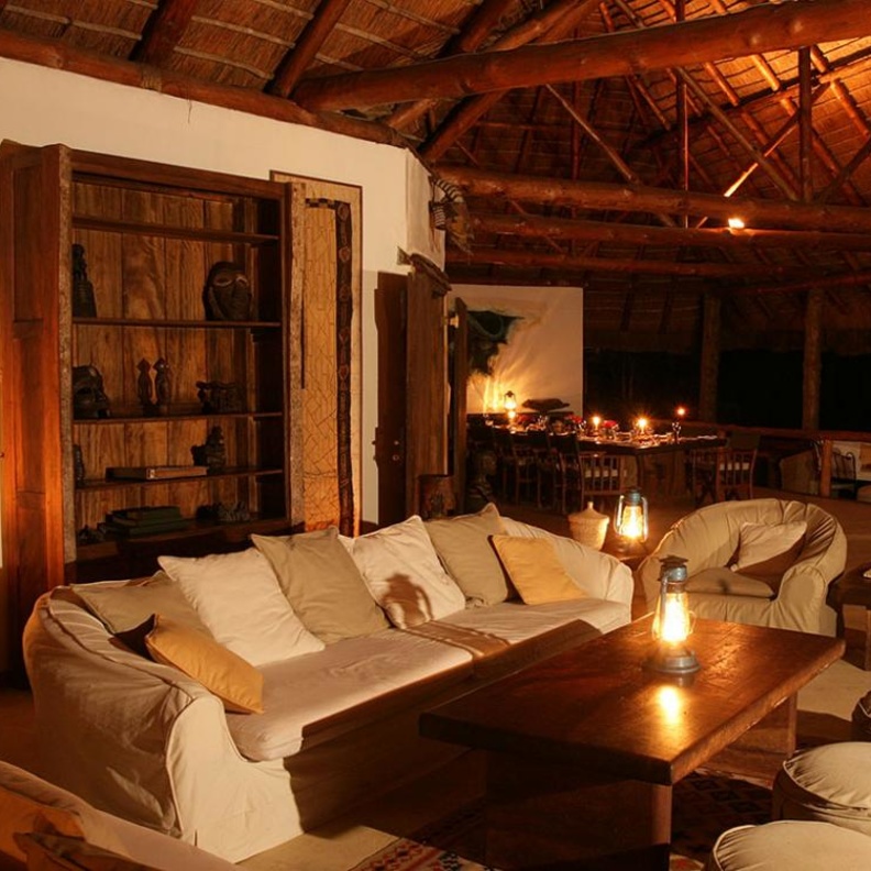 من احدى الفنادق باوغندا