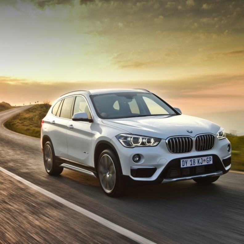 بي أم دبليو تعرض نسخة طويلة من BMW X1