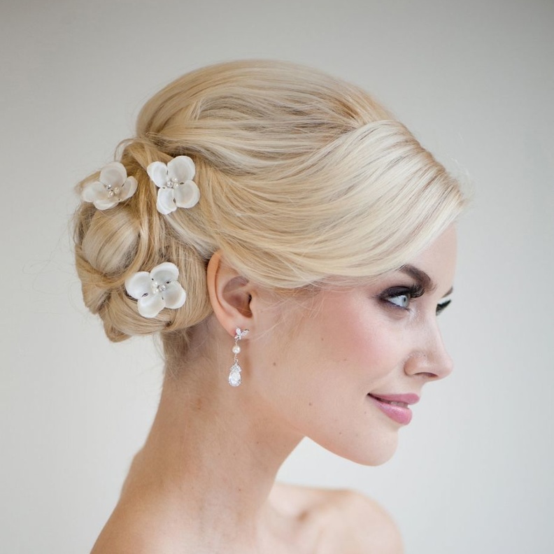 التناسق بين تصفيفات شعر وصيفات الشرف هو العنصر الاه