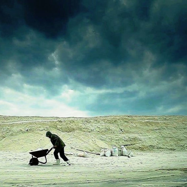 لقطة من فيلم رجل الملح الاماراتي