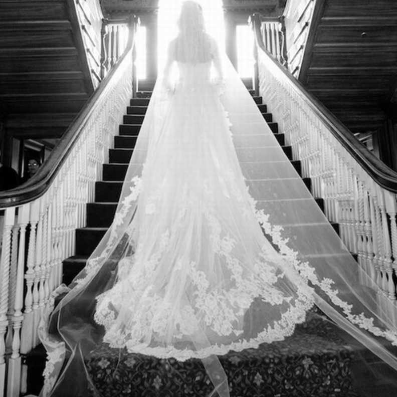 الطرحة الطويلة تبدو مثالية في التصوير