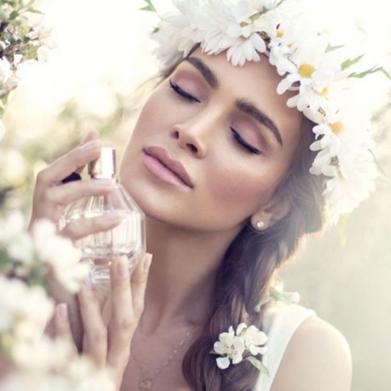 اهداء العطر للعروس عشية الزفاف سيسعدها