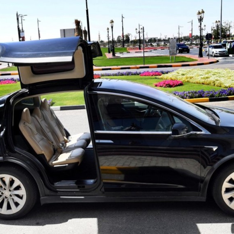 طرق دبي : تحويل 90% من المركبات إلى صديقة للبيئة في 2026