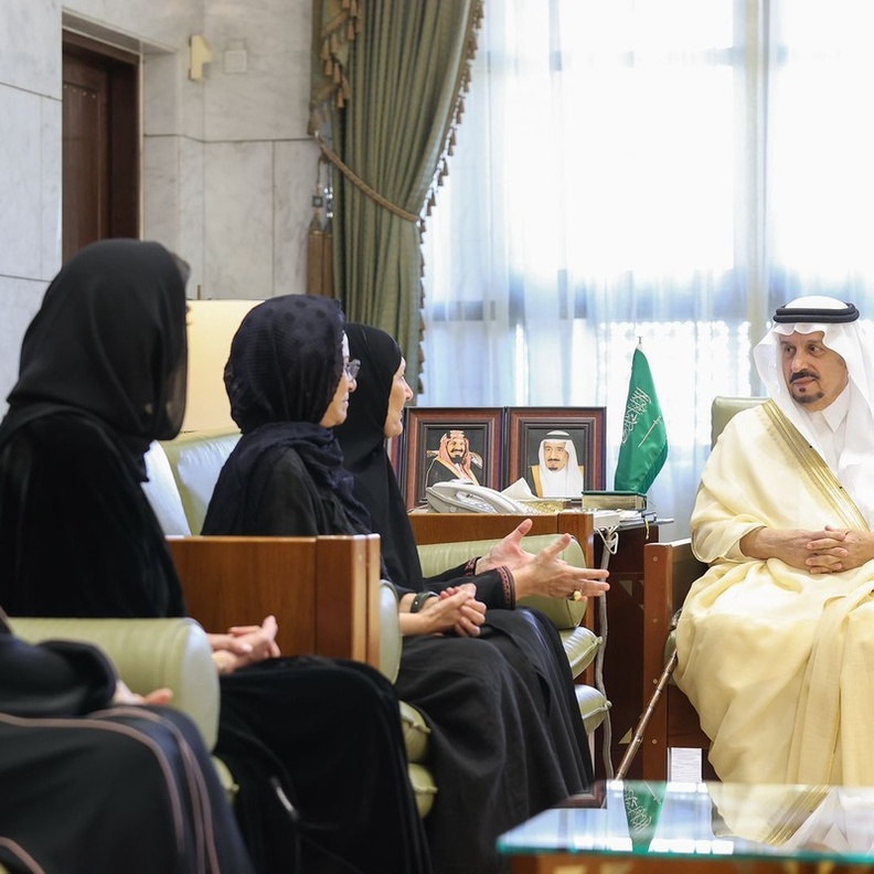 أمير منطقة الرياض يدشن الحملة الوطنية للتوعية بأهمية الاكتشاف المبكر لسرطان الثدي لجمعية زهرة 