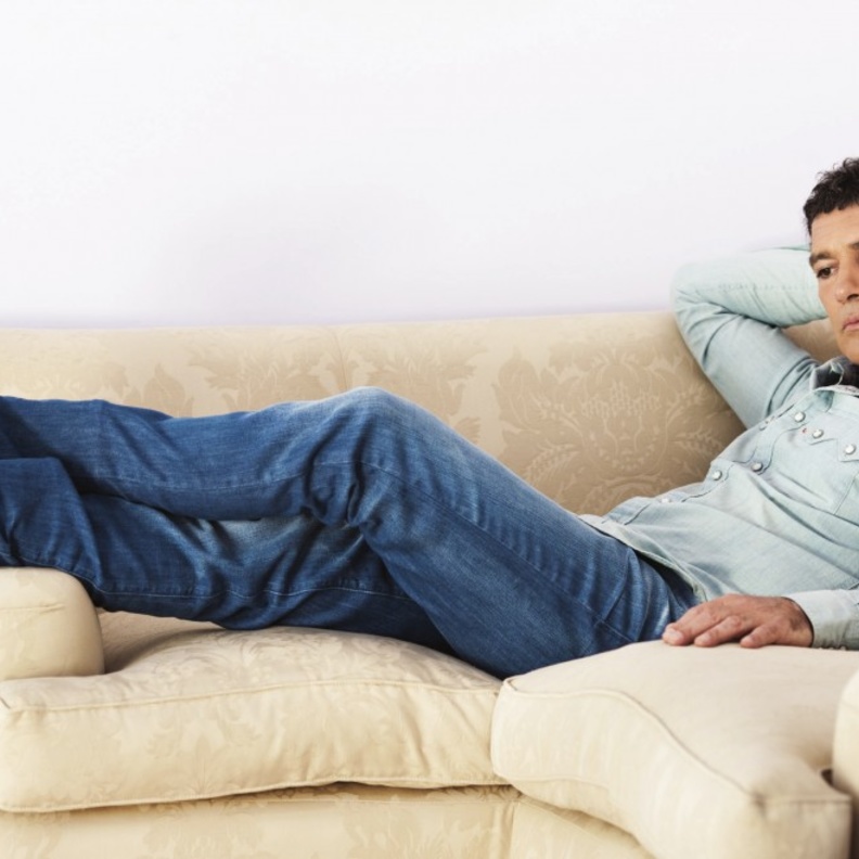 "هي"  تلتقي النجم العالمي Antonio Banderas: