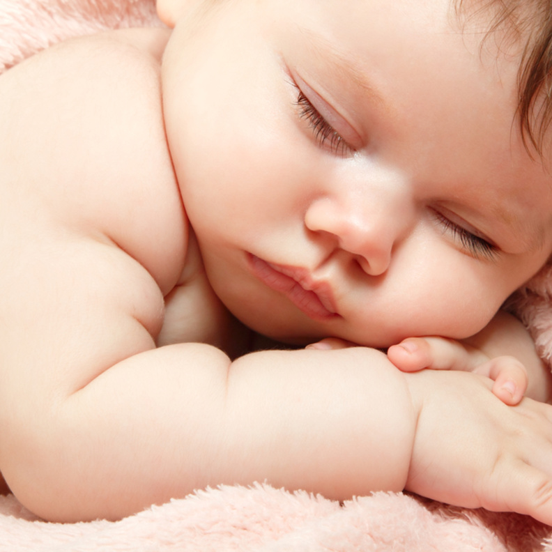 رضيعة للبيع على فيس بوك وبأرخص ثمن!