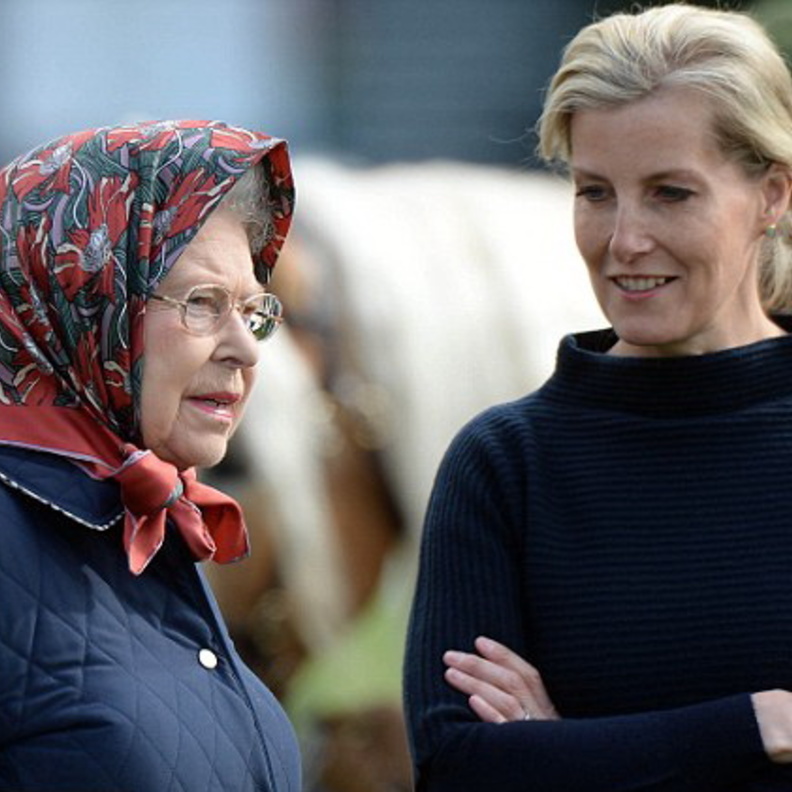 لماذا تفضل الملكة إليزابيث الغامضة صوفى ؟