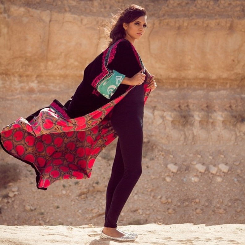 دخول الألوان على العباية 