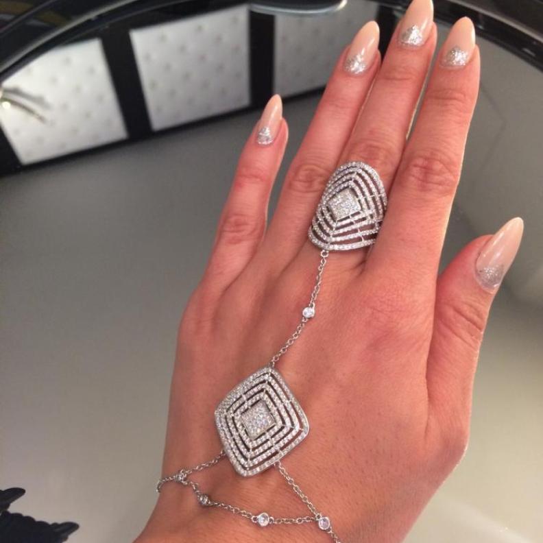 بالصور: زينّي يديك بالاساور المتصلة بالخواتم...