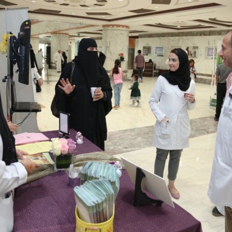 من فعاليات اليوم التوعوي في المستشفى التخصصي