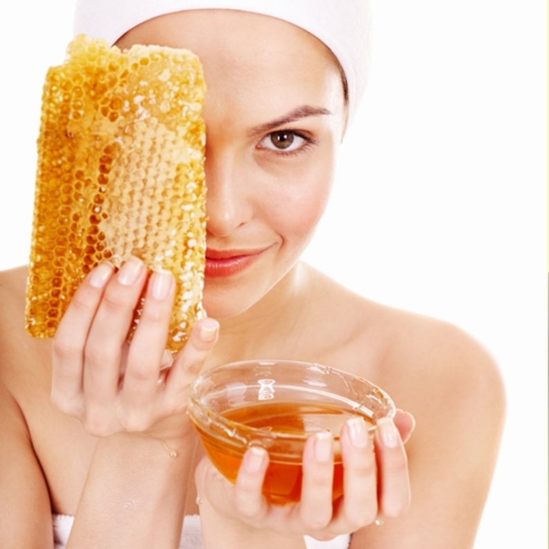 هل ماسكات العسل تضفي نضارة على البشرة؟
