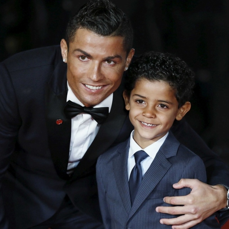 رونالدو يستمتع بقضاء الوقت بصحبة ابنه الصغير