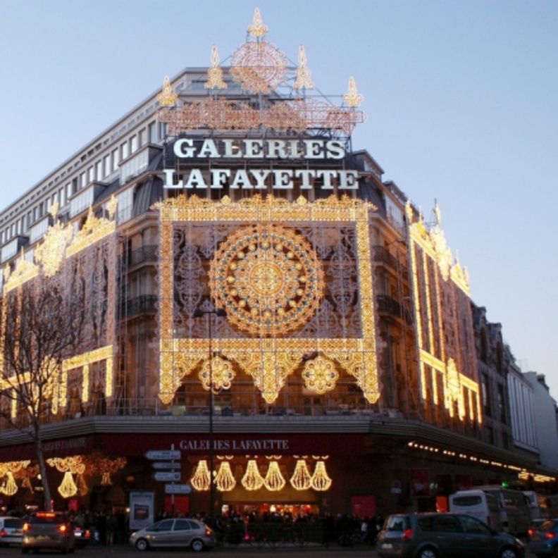 هندسة فاخرة لغالري لا فاييت في باريس