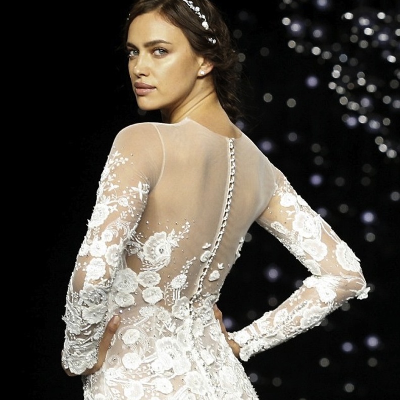 تصميم فستان الورود من الخلف من برونوفياس