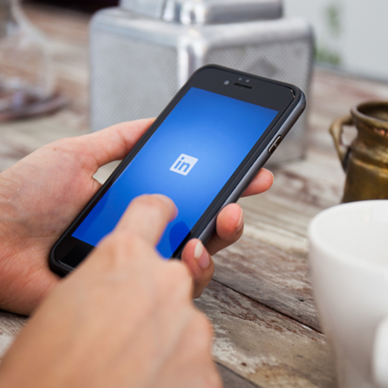 اسمعها مني .. حملة من لينكدإن تسلط الضوء على كفاءة المرأة  السعودية