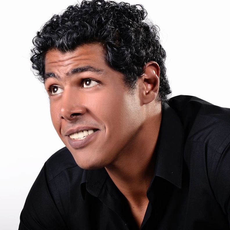 عمر مصطفي متولي  دفع ثمن سيجارة مدير أعماله