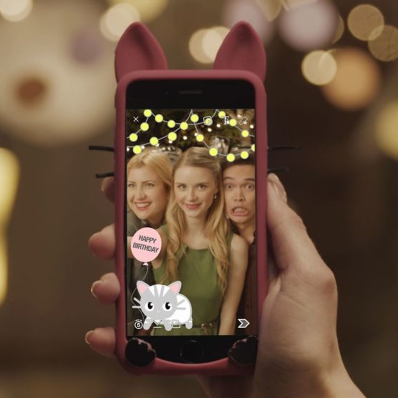 السعادة التي يظهرها الاخرون في المواقع الاجتماعيه قد لاتكون حقيقه 