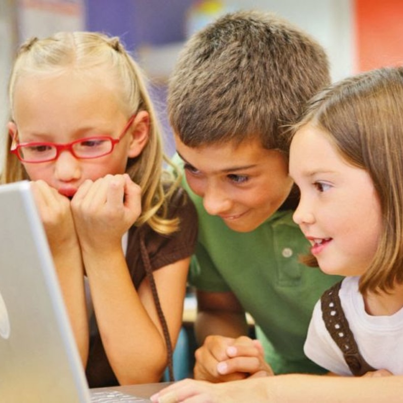 الاطفال عرضة للمتحرشين في المواقع الاجتماعية