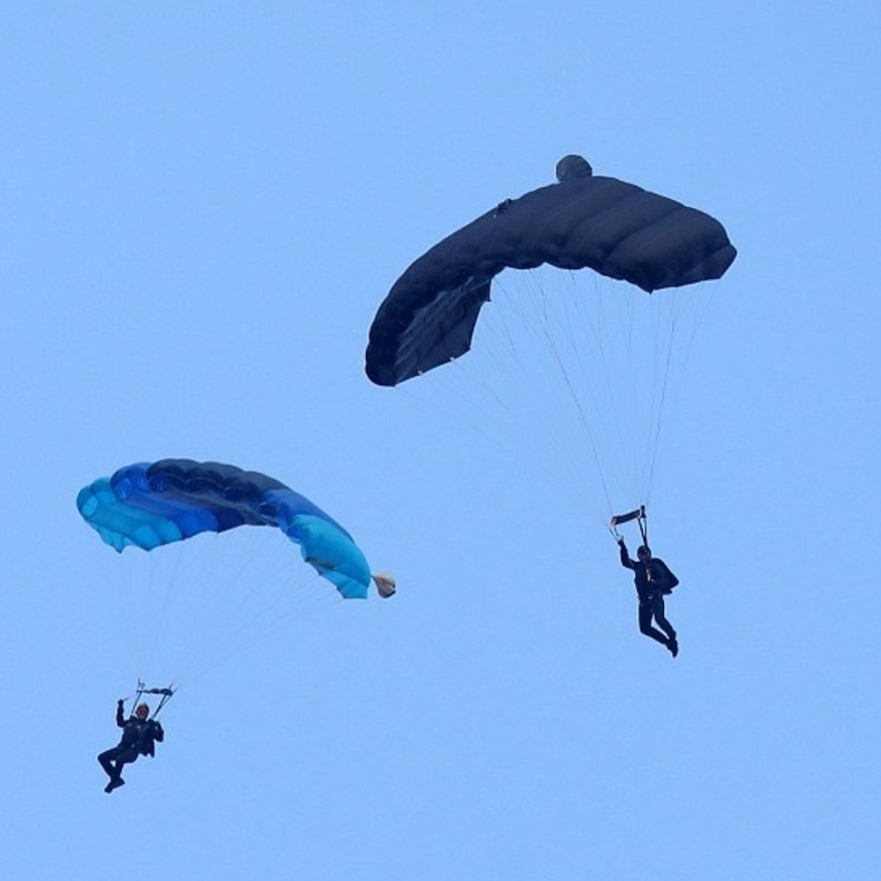 إيثان هنت يقفز في المظلة في الجزء الجديد من مهمة مستحيلة