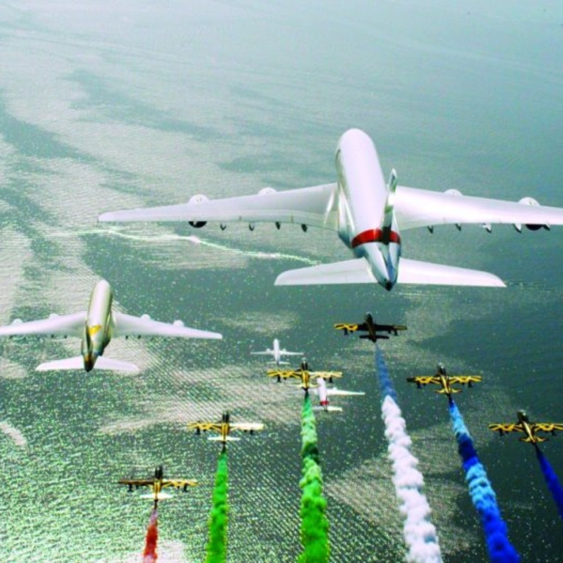 الناقلات الإماراتية الـ4 تحتفل باليوم الوطني الإماراتي بعرض جوي مذهل