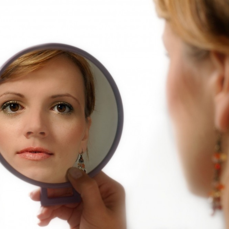 مرآة ذكية تعكس إبتسامتك فقط